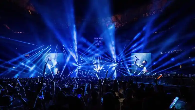 张杰演唱会八万观众嗨翻全场 首唱新歌《一路之下》-八卦绯闻-八卦田-