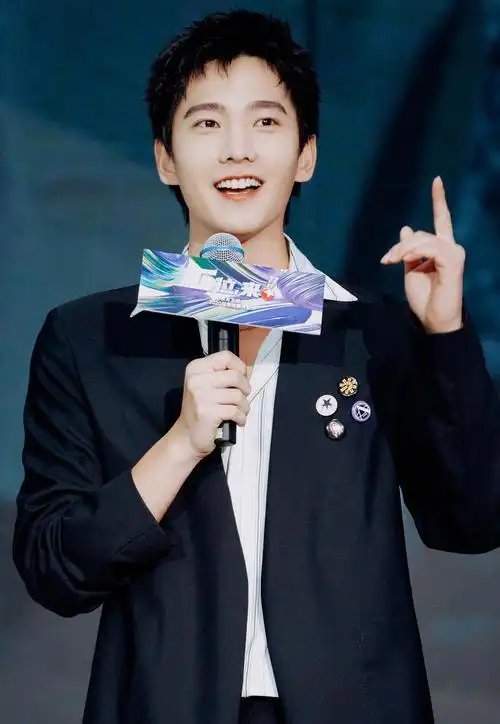 我必须要发一帖!感觉杨洋今天这笑容让我回到了.