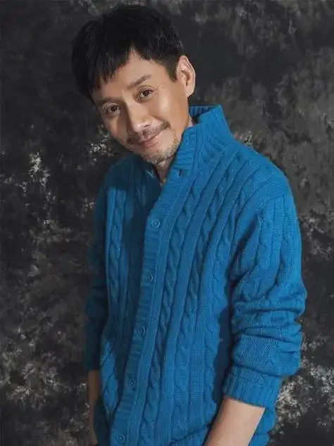 53岁田小洁露面!头发花白,老了好多,和江珊女儿逛街,颜值抢镜|老戏骨|