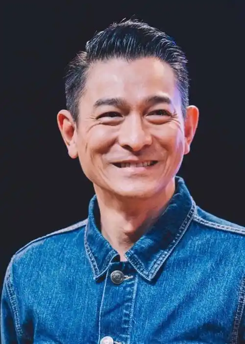 回顾:刘德华头发花白,有可能是新角色需要做出的一些妆容改造