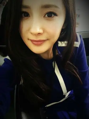 杨幂自拍素颜生活照