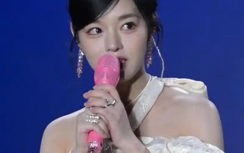 黄霄云太美了 竖屏版直拍不修音《请带我去很远的地方》群星演唱会