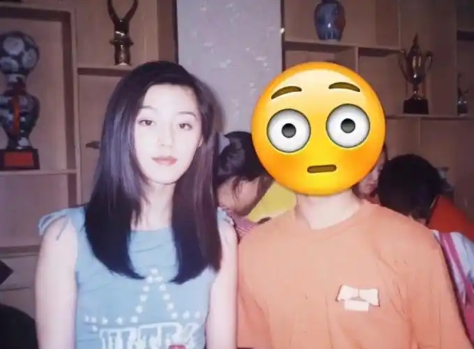 范冰冰从婴儿到少女的童年照合集,从小就是美人胚子