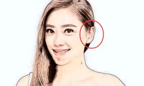 一脸福相张的好的女人