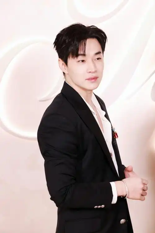 上海tiffany活动henry刘宪华  发电厂饭拍 495    刚刚有人说你帅!