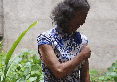 61岁大叔男扮女装20年背后真相让人泪目