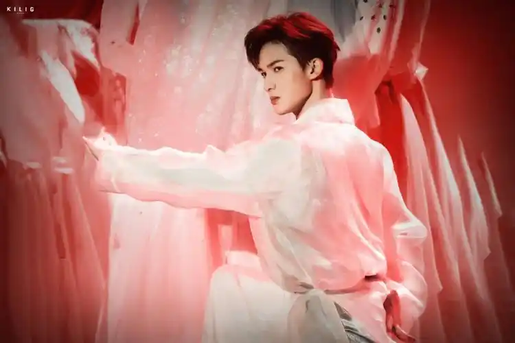 朱正廷简直就是仙子下凡