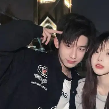 占有欲很甜的高清情侣头像简直甜到骨子里啦,高清又很火的情侣氛围感