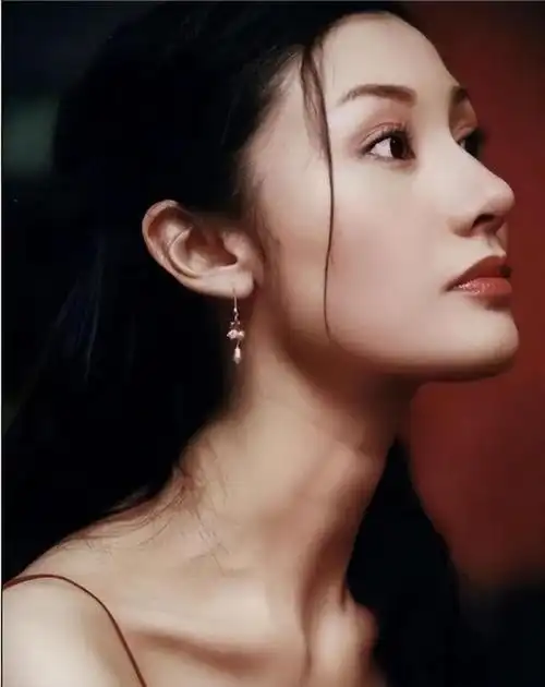 凸嘴,短下巴,塌鼻梁,面中凹陷,这些女明星的侧脸也太真实了