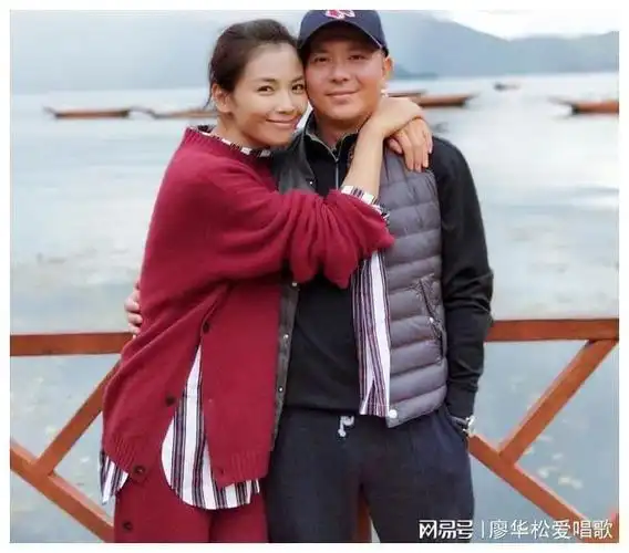 除了小时候晒过俩孩子照片,长大之后就没有曝光过.