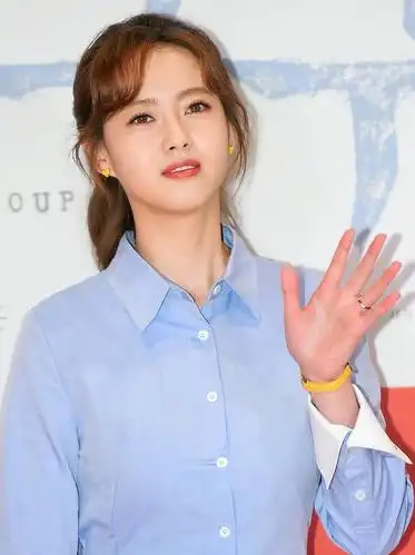 汉谟拉比高雅拉冰蓝衬衫裙难掩大象腿水桶腰网友胖不止20斤