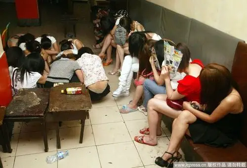 东方龙   继2010年4月11日北京市整顿"天上人间"夜总会之后,重庆,西安