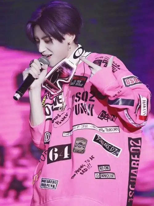 小鬼王琳凯粉黑发色#小鬼分享最近黑粉发色,u1s1小鬼真的完全能够