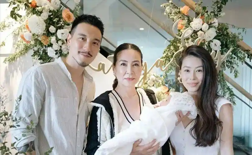 原创36岁张俪穿超短裙拍戏天鹅颈大长腿很突出至今还单身未婚