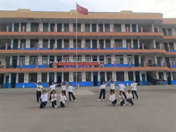 [告成镇阳城小学]童心飞扬庆六一 欢歌笑语满校园_学校时讯_dfedu