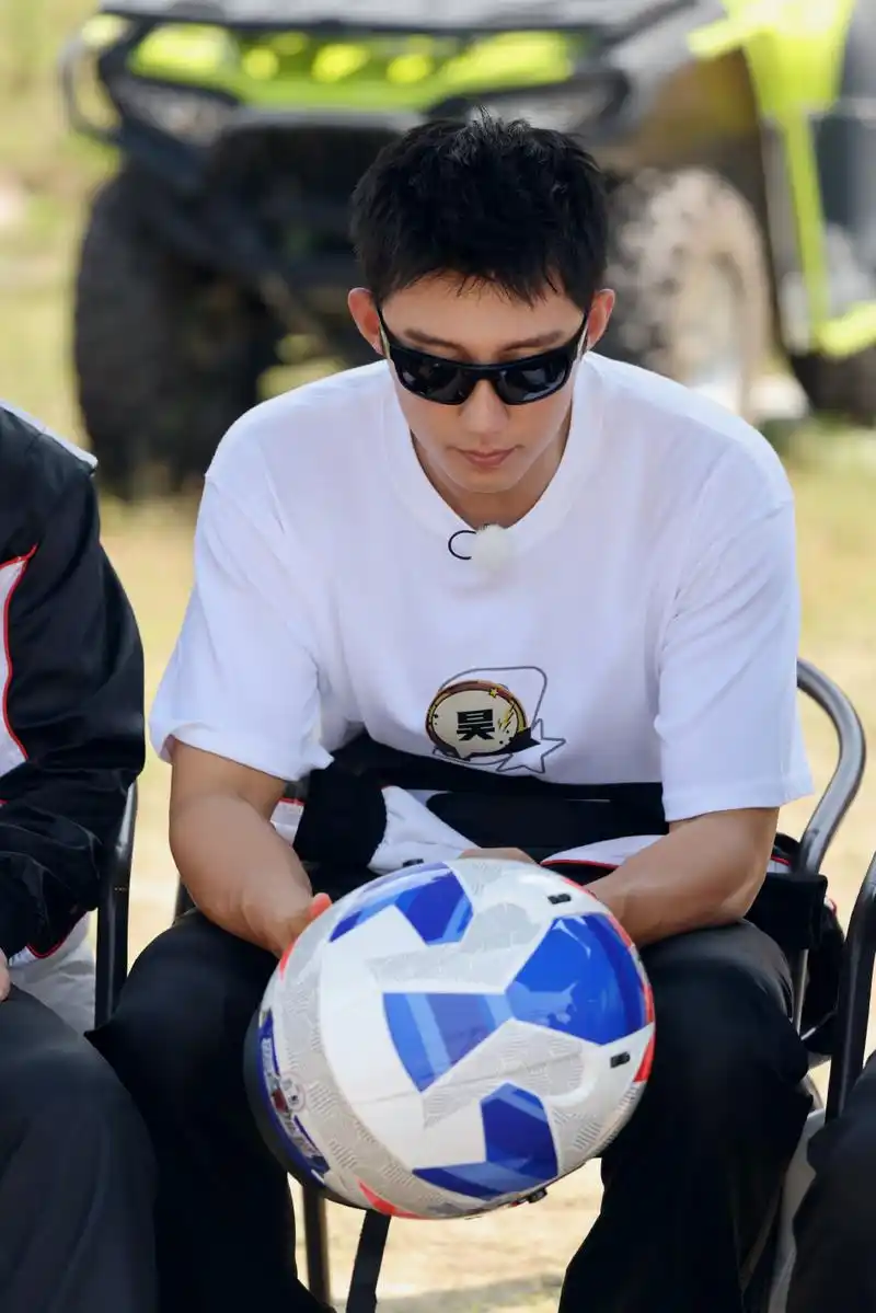 2023黄景瑜六月行程全记录: 6.1吉林剧组搬砖 6.