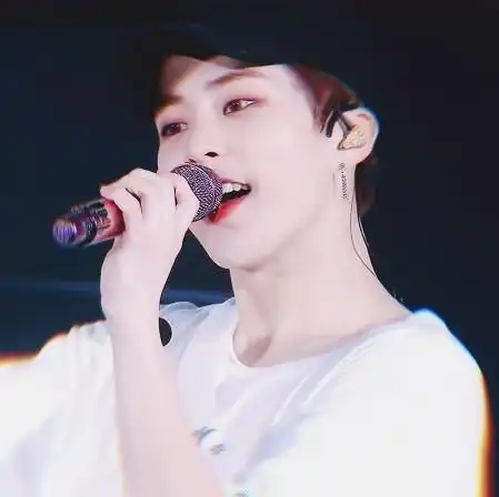 204.金珉锡头像(色散滤镜)