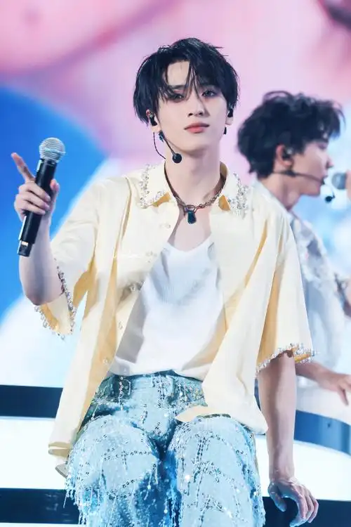 严浩翔炸场##严浩翔用rap串联所有自己的歌##严浩翔solo舞台露