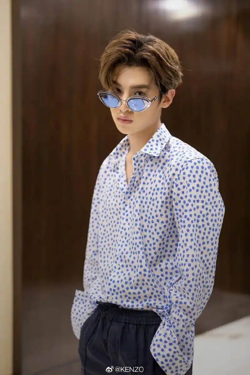 品牌商送来justin高清大图 帅气少爷魅力满分