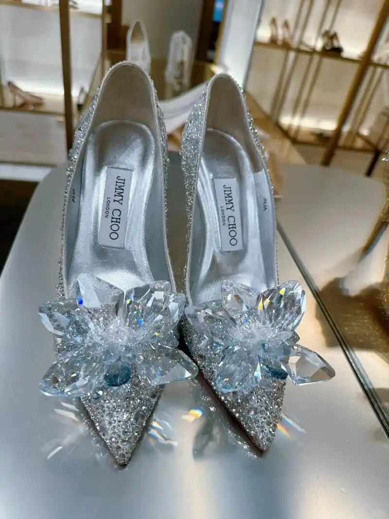 他为我置办了一双jimmy choo水晶婚鞋  95 每个女孩子都想拥有一双