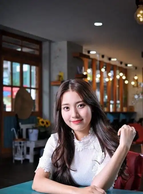 韩国00后女星郑多彬(jung da bin),长相清纯甜美可爱迷人!