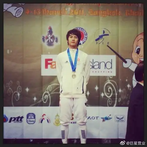 击剑运动员时期的王嘉尔