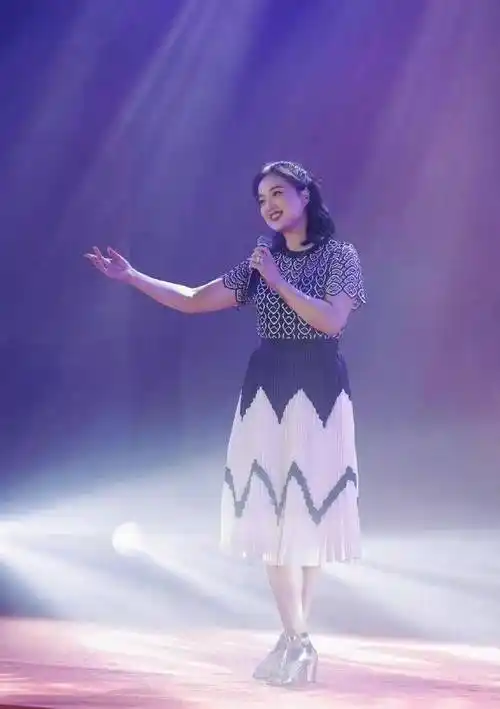 原创歌手白雪有过一段婚姻44岁收获姐弟恋