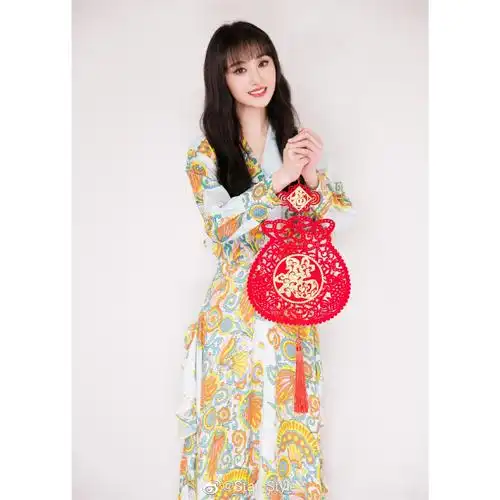 胖一点更美了郑爽摆脱纸片身材穿粉色卫衣配紧身裤时尚有气质