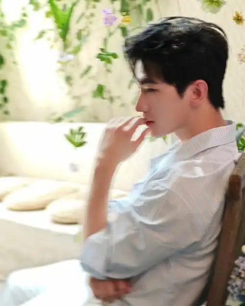 杨洋绣球花大片##杨洋条纹衬衫的正确打开方式