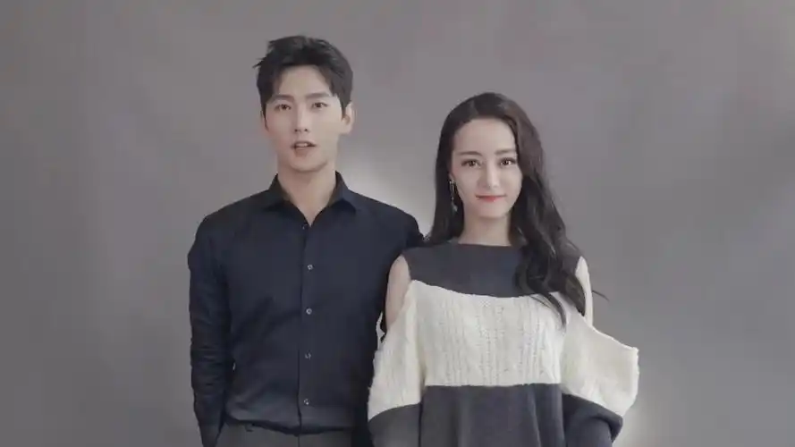 杨洋迪丽热巴《你是我的荣耀》杀青啦,两人互送杀青礼物