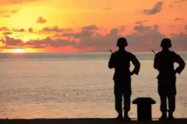 军人的背影,原来那么帅!