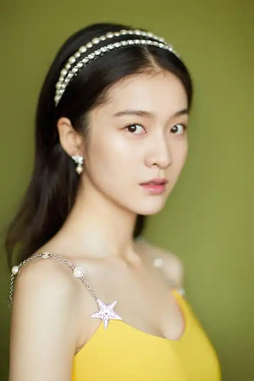 张雪迎性感靓丽写真图片