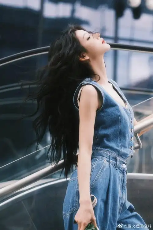 张予曦牛仔无袖套装##张予曦发量分我一点