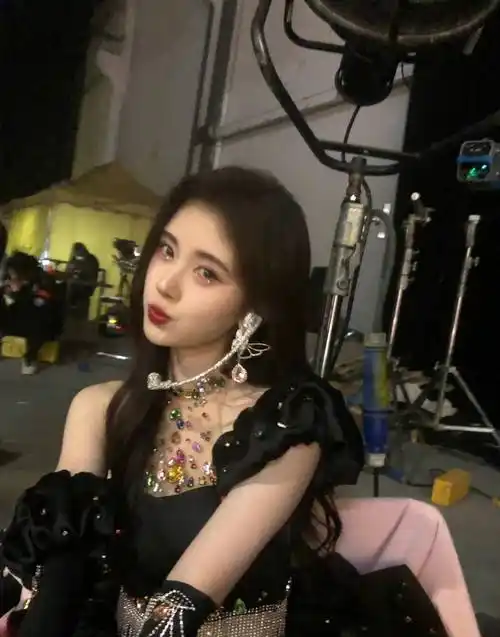 聚光灯下她是最闪耀迷人的钻石,舞台上她火力全开,祝鞠婧祎单飞五周年