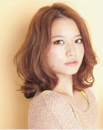 女生齐肩短发大卷发型图片 大方又潮(2)_卷发发型_西子美发网