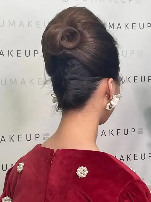 小雨造型学习第24天倒梳包发技发