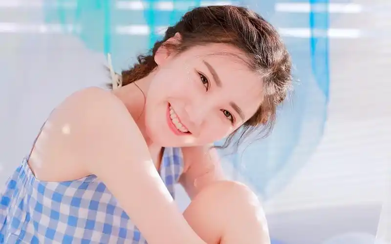 笑容甜美女孩唯美写真高清电脑壁纸