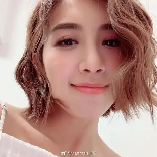 抖音#黄智雯[超话]# 头像&背景图更新 . 来自manman_fc - 微博