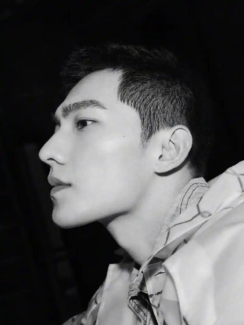 宝藏男孩杨洋# #全世界最好的杨洋# #寸头# #男生发型