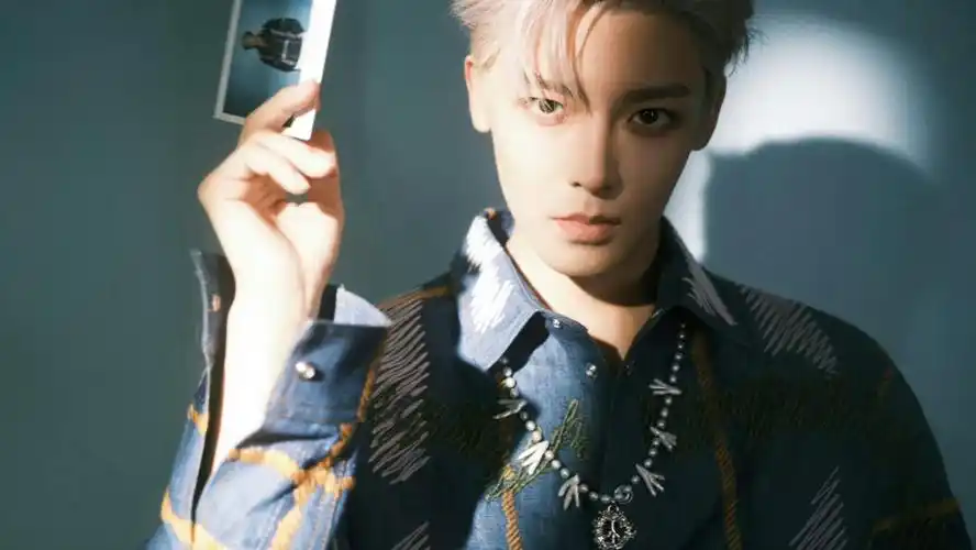 【侯明昊】整理几张小猴子最近的迷死人的银发造型