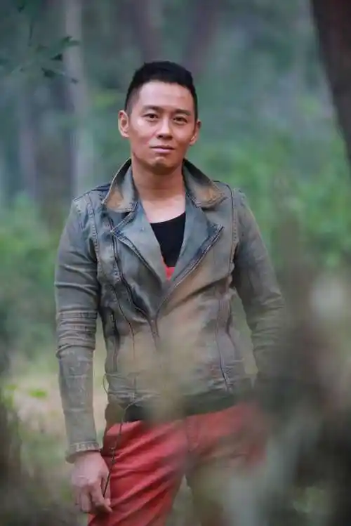 ">王小毅,本名王毅,1983年3月2日出生于河南省郑州市,中国内地男演员