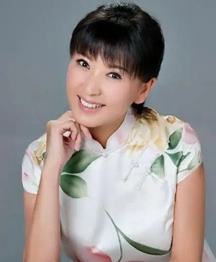 她因长的好看曾7次登上春晚嫁大10岁二婚男如今生活成这