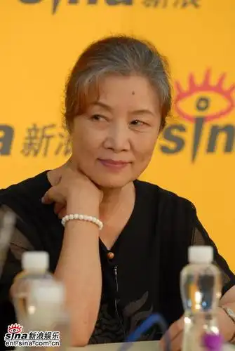 图文海之门主创做客新浪老演员吕中