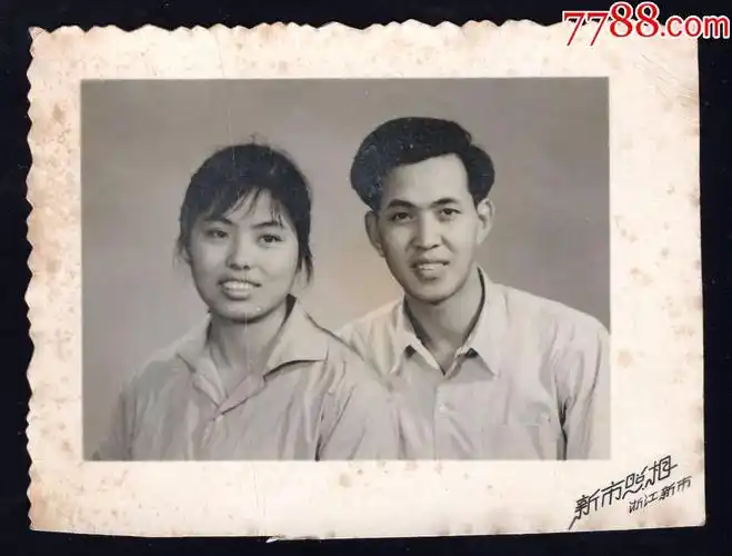 6.70年代夫妻老照片1张(尺寸约6.5*8.8厘米)