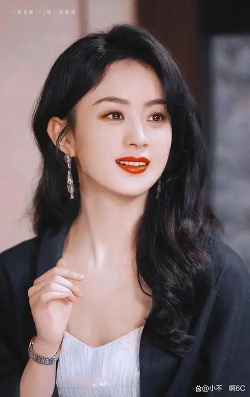 赵丽颖与冯绍峰曾经是金童玉女般的明星夫妻,他们的爱情从荧屏延续到