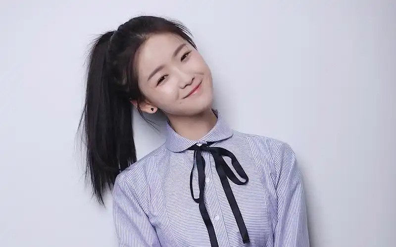 清纯小仙女张馨月甜美白嫩诱人写真