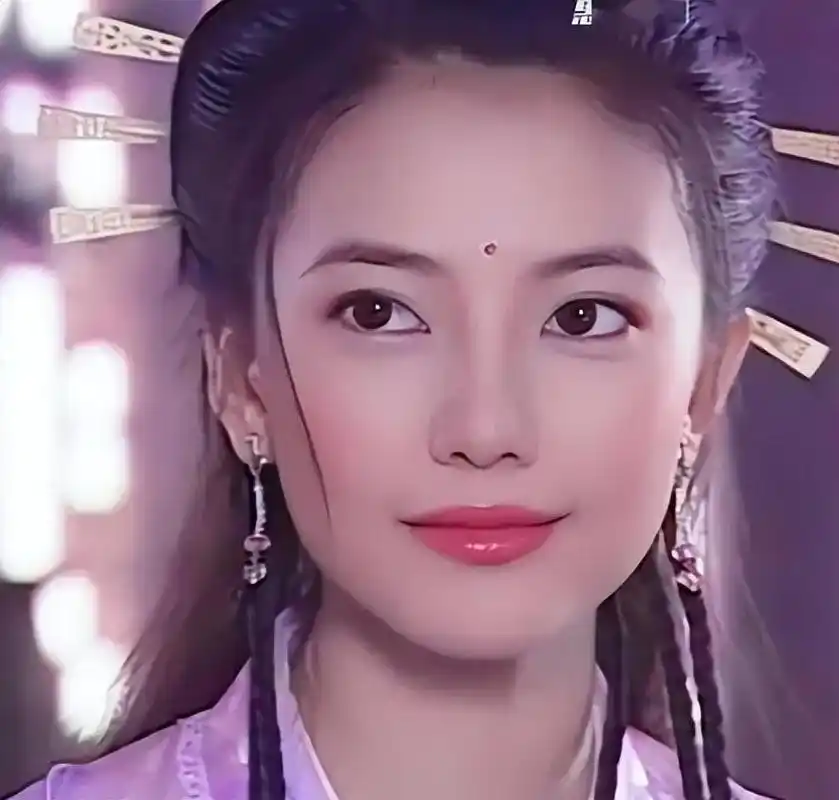 这之后高圆圆接到了不少戏份,但演技却始终是温水煮青蛙,再也没有出圈