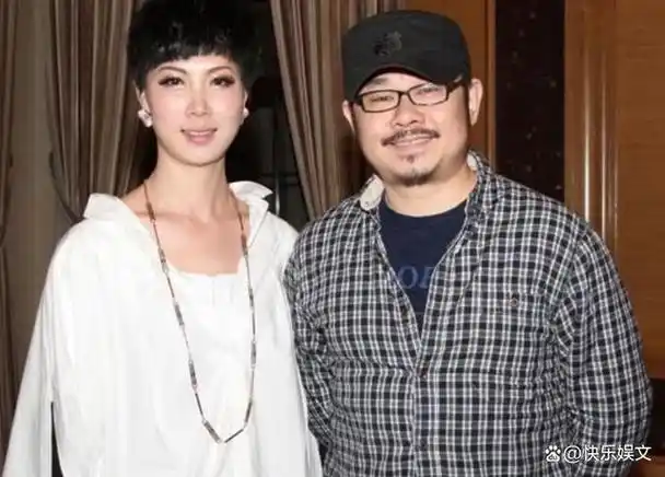 52岁刀郎举办庆功宴!第二任娇妻朱梅现身,两人相识于微末感情好