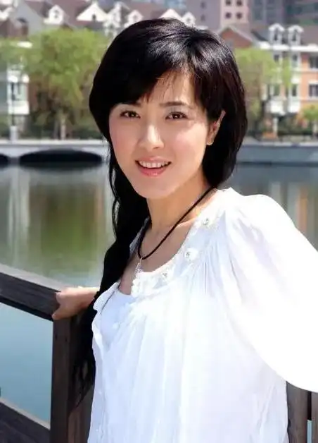 曾黎,96级电影学院的"校花",在《男才女貌》里饰演严如玉,在《理发师