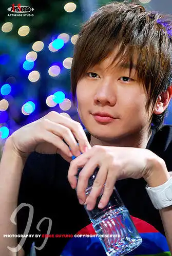 知道林俊杰的这个发型是不是烫过的吗?